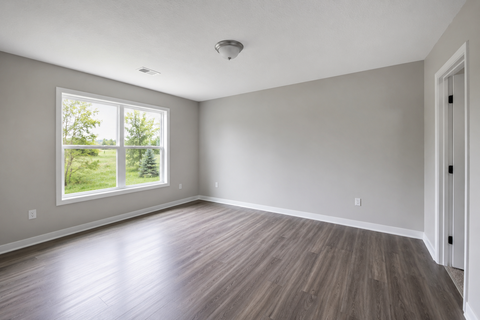 Empty room before virtual staging